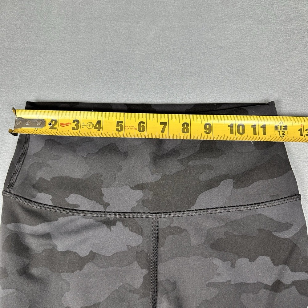 Lululemon Leggings Womens 6 Black Grey Camo Excellent High Rise Crop W6BFBS - Picture 14 of 16